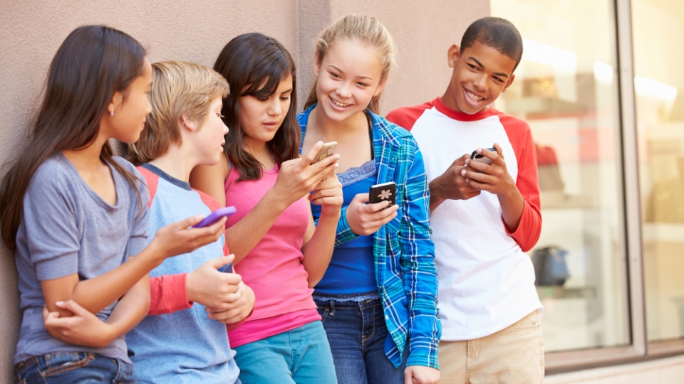 Uso Responsable de los Celulares en Niños y Adolescentes: Beneficios y Riesgos