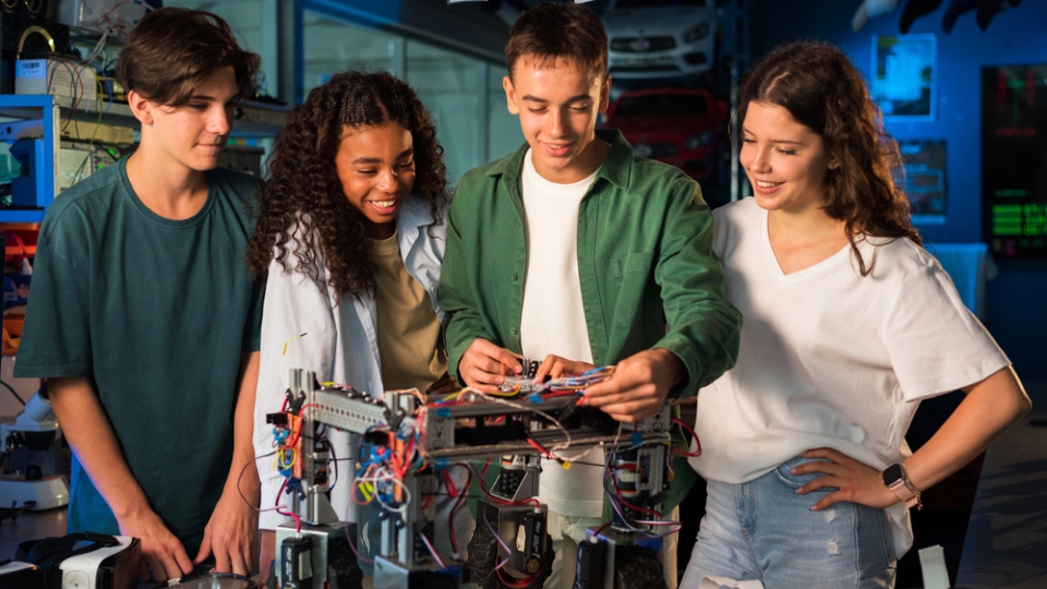 ¿Vale la pena estudiar Ingeniería Electrónica en 2026? Conoce las oportunidades y el futuro de esta profesión